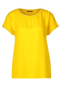 Žlutý krátký rukáv top vyrobený z měkké tkaniny, s kulatým výstřihem a hladkou texturou, zdobený dekorativním prošíváním podél rukávů.