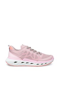 Lyserød atletiksneakers med åndbart mesh-overdel, beige snørebånd, polstret hvid sål med ventilationshuller og koralfarvede detaljer på hæl og ydersål.