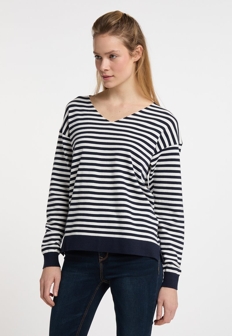 Pulover tricotat cu dungi bleumarin și alb, cu un decolteu larg în V și mâneci lungi, având o margine striată și o textură moale. Design ajustat și relaxat.