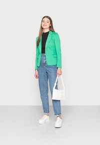Vero Moda VMJULIA - Blazer - holly green