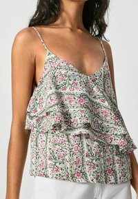 Bloemenprint top met een groen, witte en roze patroon. Beschikt over geplooide lagen en dunne bandjes, gemaakt van lichtgewicht stof.