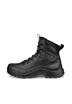 Czarne wodoodporne buty trekkingowe z wysoką cholewką, teksturowana skóra na górze, metalowe oczka i gumowa podeszwa z bieżnikiem zapewniającym przyczepność.