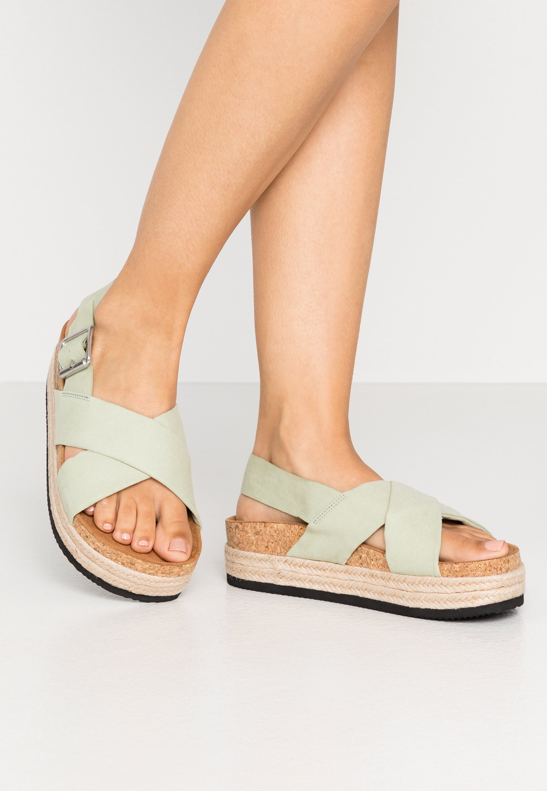 JANNIKE Platåsandaletter sage JANNIKE Platåsandaletter sage