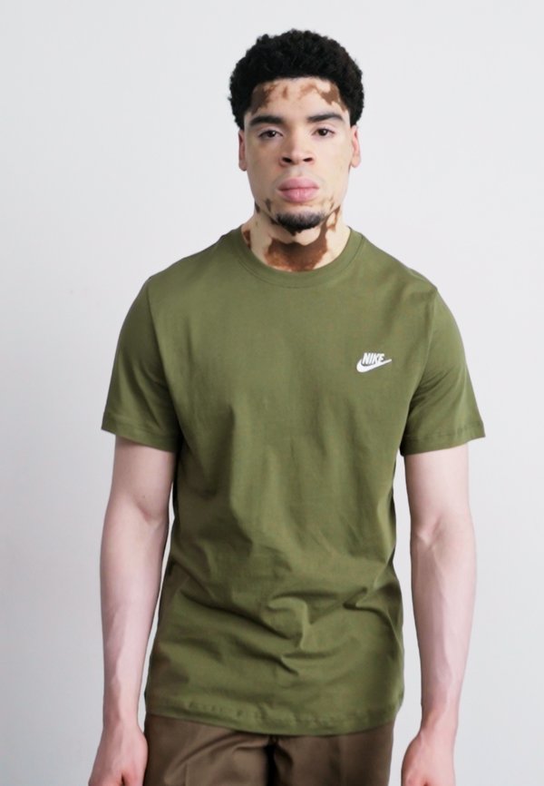CLUB TEE - Basic T-shirt - medium olive2
