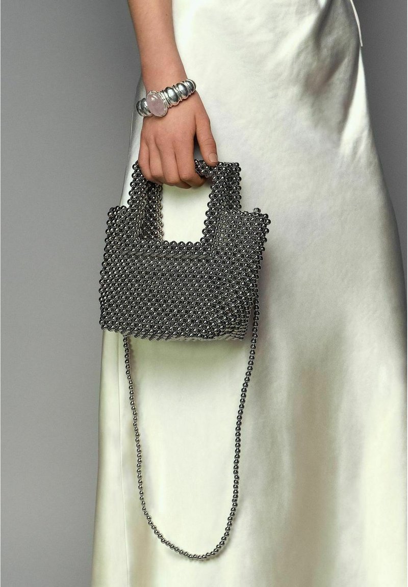 Silver Shell Wos WOS Clutch - silver/plateado - Zalando.es