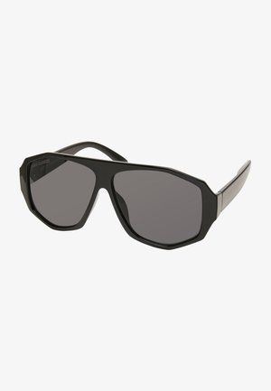 Ochelari de soare negri, supradimensionați, cu ramă octogonală, lentile gri, și brațe din plastic neted. Accente metalice lângă balamale.
