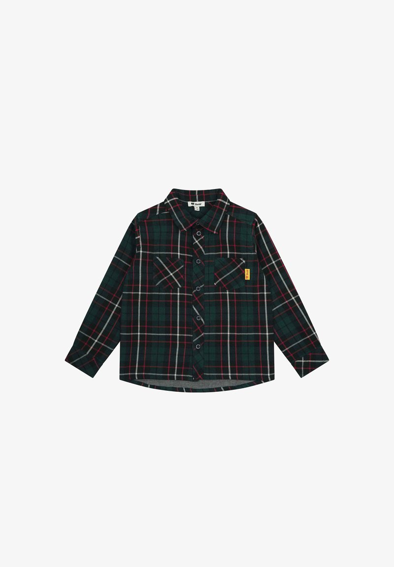Camisa de cuadros verde y roja de manga larga con dos bolsillos en el pecho y una etiqueta de acento amarilla, hecha de una tela suave.