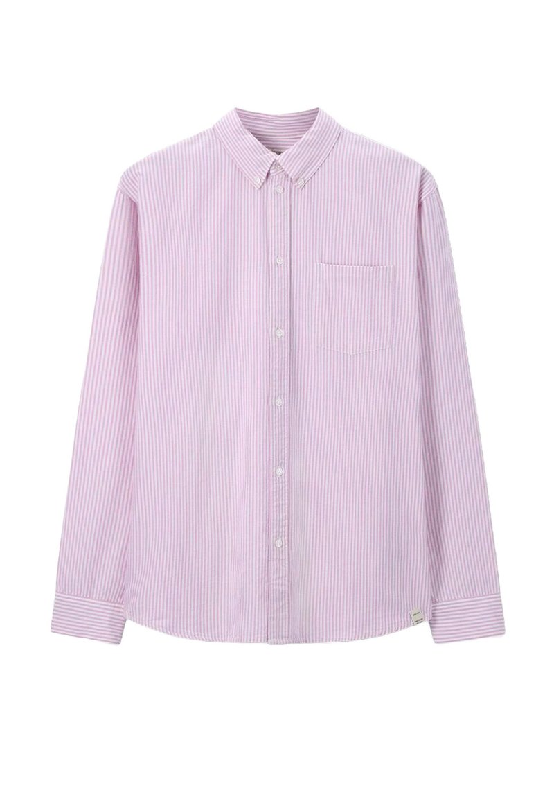 Heren overhemd met lange mouwen, knopenlijst, roze en witte verticale strepen, button-down kraag, voorzak en met knopen sluitende manchetten.