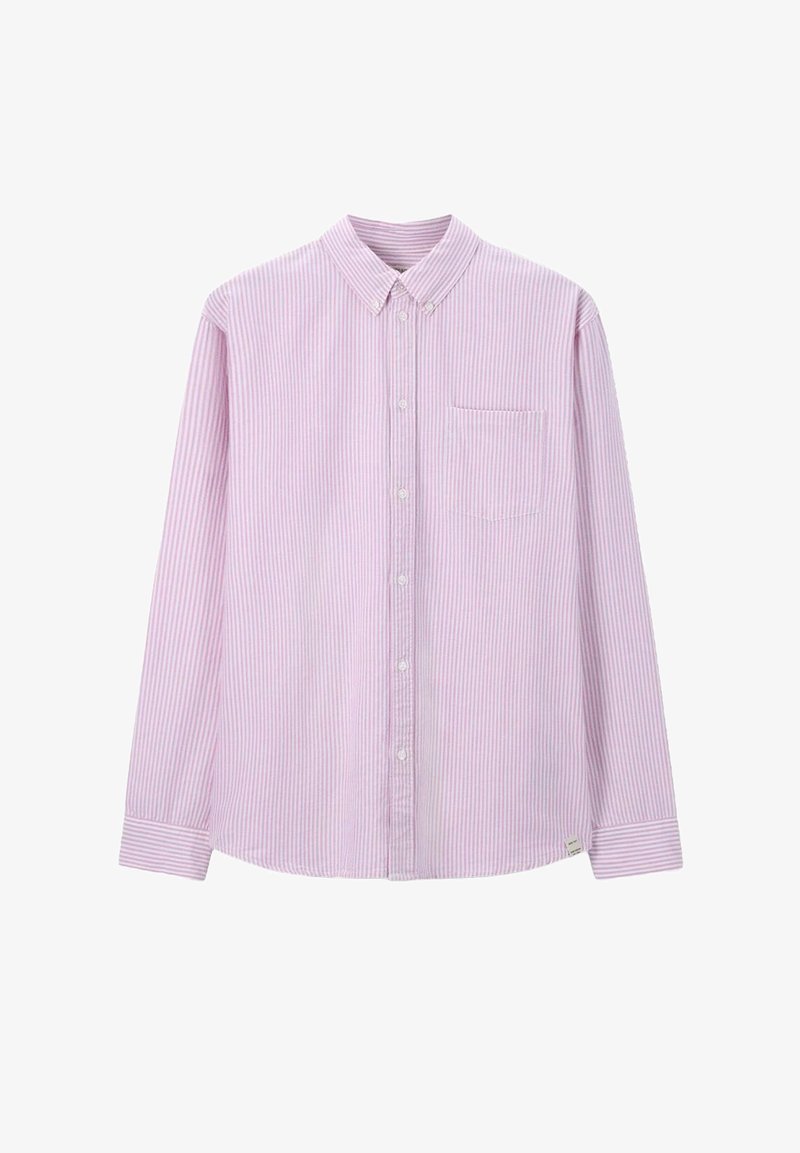 Heren overhemd met lange mouwen, knopenlijst, roze en witte verticale strepen, button-down kraag, voorzak en met knopen sluitende manchetten.