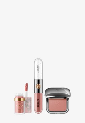 Tre prodotti di makeup KIKO Milano: blush liquido con applicatore, gloss per labbra con cappuccio trasparente e cipria compatta con custodia metallica.