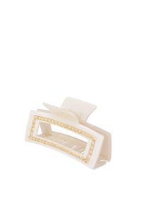 Clip per capelli in plastica di un bianco crema con forma rettangolare. Presenta un design a catena dorata lungo il bordo esterno e numerosi denti di presa.