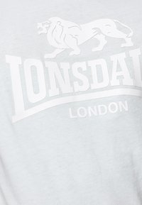 NORMALE PASSFORM ST ERNEY - T-shirt con stampa - powder mint
