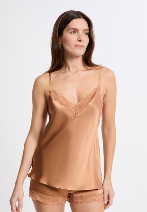 - Koszulka do spania