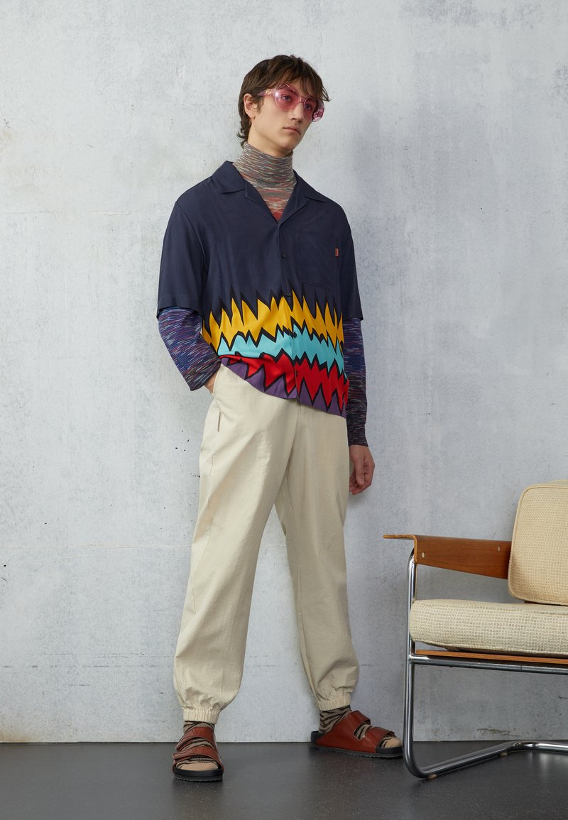 Herren T-shirts & Polos | Missoni SHORT SLEEVE Hemd multicolor/navy/mehrfarbig - PA58267 Herren T-shirts & Polos | Missoni SHORT SLEEVE Hemd multicolor/navy/mehrfarbig - PA58267
