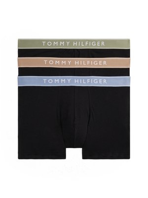 Três pares de boxers pretos com cinturas elásticas com logotipo nas cores verde-oliva, bege e azul-claro. Material em algodão, textura suave.