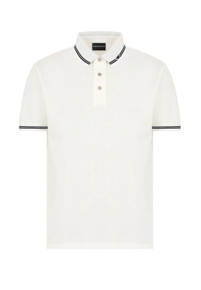 Polo a maniche corte in bianco, con colletto nero a contrasto con strisce, chiusura a tre bottoni e tessuto a trama liscia.