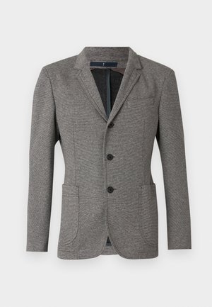 Blazer gris en tissu texturé. Il dispose d'un col cranté, de deux poches avant, de trois boutons et d'une coupe ajustée.