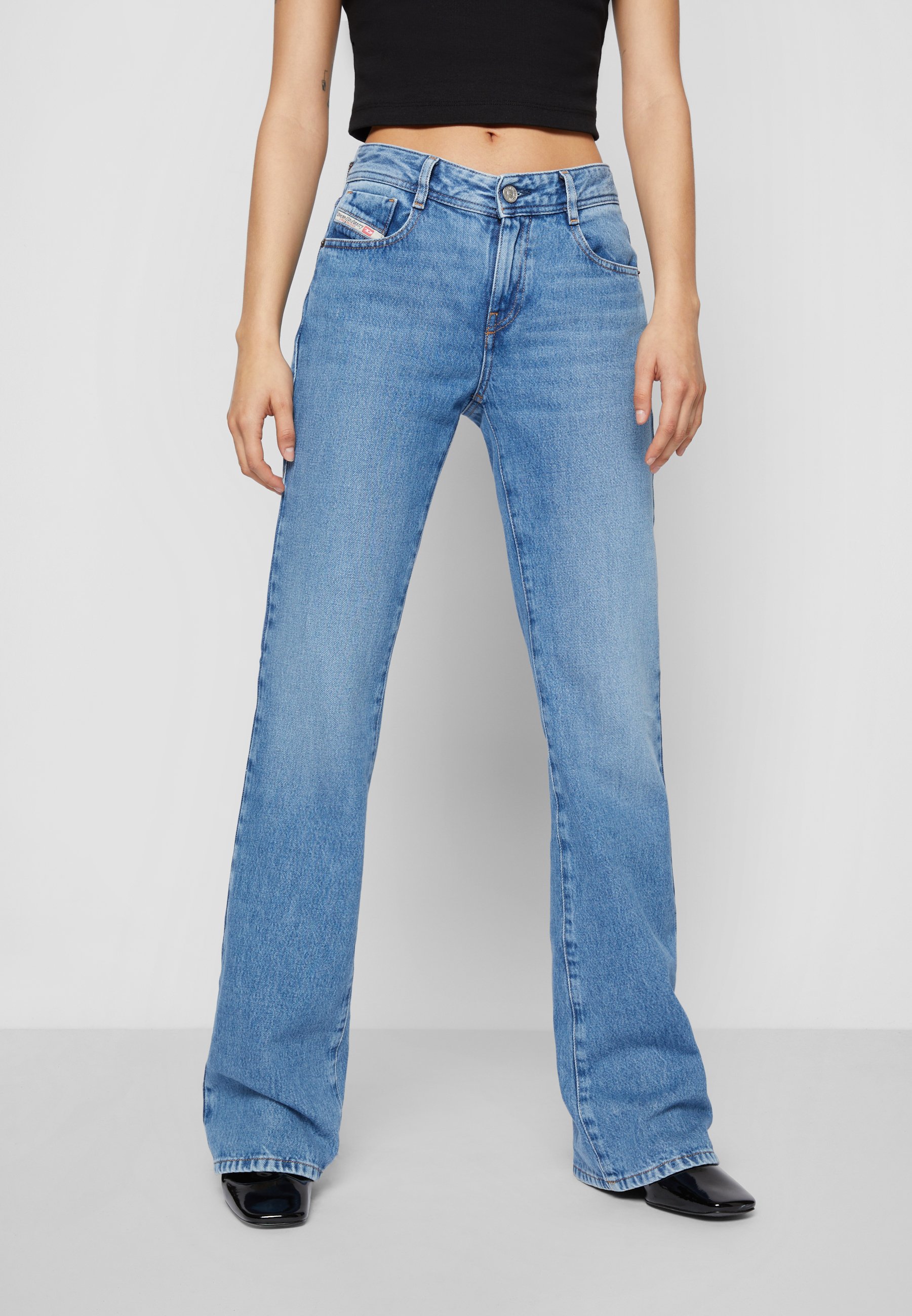 Diesel 1969 D-EBBEY DIESEL LIBRARY - Jeans a zampa - denim/carta da  zucchero - Zalando.it