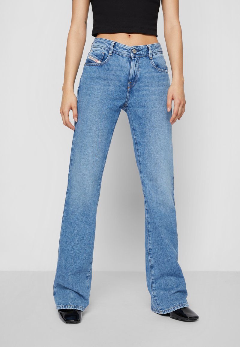 Diesel 1969 D-EBBEY DIESEL LIBRARY - Calças de ganga à boca de sino - denim