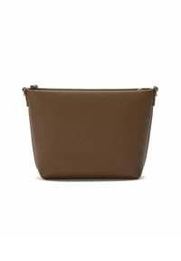 Pochette en cuir marron à surface texturée, fermeture éclair, et design minimaliste. La forme est rectangulaire, adaptée à divers essentiels.