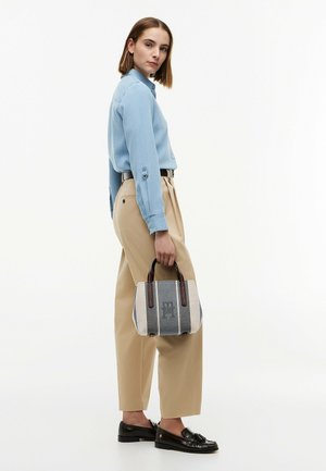 Tommy Hilfiger, TOMMY HILFIGER CITY TH MONOGRAM JACQUARD SATCHEL - Borsa a tracolla - space blue
