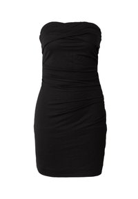 Zwarte strapless jurk, geplooide stof, aansluitend ontwerp, lengte boven de knie, zachte textuur, minimalistische stijl zonder extra accenten.