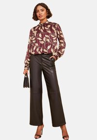 Friends Like These ROLL NECK TIE BACK ANIMAL PRINT-REGULAR FIT - Blūze - brown