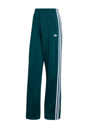 Pantalones deportivos de color verde oscuro con un ajuste holgado, con franjas blancas a los lados y un pequeño logo blanco en la parte frontal. El material parece suave y ligero.