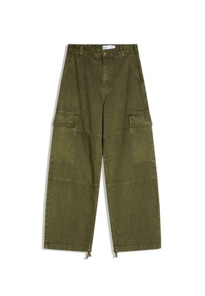 Olivgrüne Cargohose mit weitem Bein, vorderen Klappentaschen, Gürtelschlaufen, Knopfverschluss und verstellbaren Kordeln am Saum.