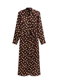 Bruine, lange jurk met lange mouwen en witte stippen, twee voorzakken, een knoopsluiting en een strikriem in de taille. Glad stoftextuur.