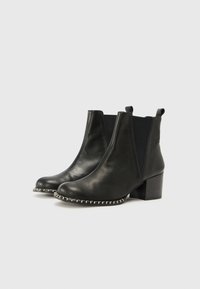 Castañer NEANDRA 113 - Klasiski puszābaki - black