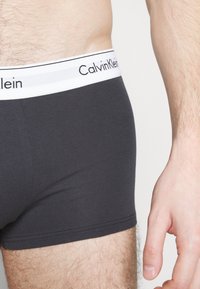 Calvin Klein Underwear TRUNK 3 PACK MODERN COTTON STRETCH - Boxer brief - mid navy/rasp blush/blue graphite