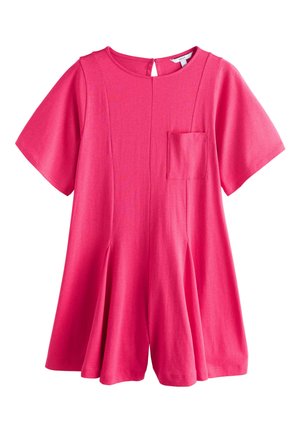 Robe courte rose vif à manches courtes avec encolure ronde, poche avant, plis évasés et fermeture boutonnée dans le dos.