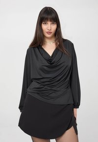 Terranova LUNGHE CON SCOLLO A CASCATA - Camicetta - nero