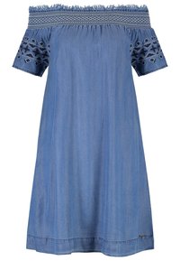 Hellblaues Denim-Kleid mit schulterfreier Form, bestickten Ärmelakzenten, ausgefranstem Ausschnitt und lockerem Schnitt.