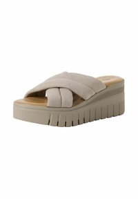 Sandalia de cuña de ante beige con correas cruzadas, plantilla acolchada y suela de plataforma texturizada. Presenta un borde estriado para un mejor agarre.