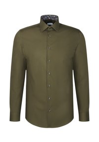 Chemise boutonnée vert olive à manches longues, avec col et motif floral subtil à l'intérieur des poignets et du col. Elle possède des boutons en argent.