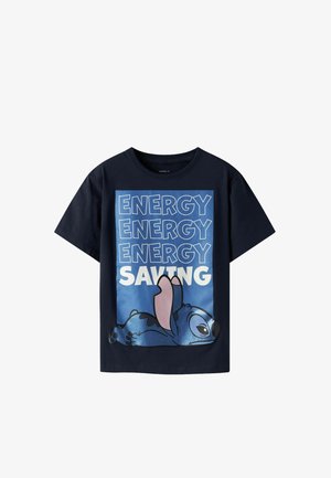 T-shirt en coton bleu marine avec un grand dessin d'un personnage de dessin animé accompagné du texte : « ÉCONOMIE D'ÉNERGIE ÉNERGIE ÉNERGIE » en blanc et bleu.