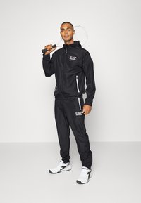 EA7 Emporio Armani TUTA SPORTIVA Tracksuit black Zalando