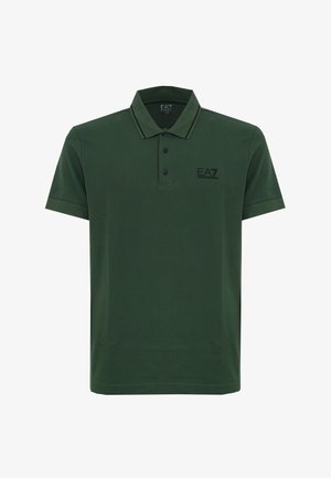 Donkergroen polohemd met korte mouwen, drie knopen, kraag met zwarte bies en EA7 Emporio Armani-logo op de linkerborst.