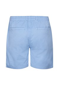 Ljust blå shorts i mjukt tyg, med elastisk midja, två bakfickor med knappdetaljer och en avslappnad passform.