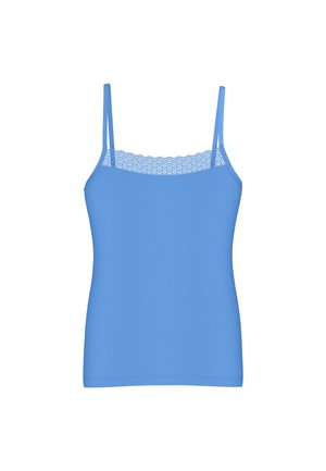 Blaue Camisole mit dünnen Schulterträgern und Spitzenbesatz entlang des Halsausschnitts, vor weißem Hintergrund dargestellt.