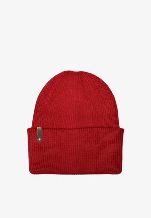 Rote gestrickte Mütze mit ribbeliger Textur und umgeschlagenem Saum. Besitzt ein kleines metallisches Etikett an der Seite zur Markenkennzeichnung.