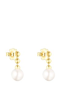 Pendientes tono dorado con una secuencia de cuentas redondeadas y una perla blanca en la parte inferior, con un diseño de cierre de clip floral.