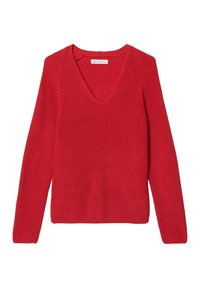 Czerwony sweter z dzianiny, z głębokim dekoltem w kształcie litery V, długimi rękawami i fakturowanym materiałem. Projekt jest dopasowany, z prążkowanymi detalami wzdłuż szwów.