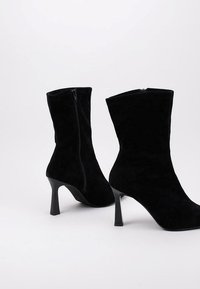 LIMMA VIETNAM - Botines - black