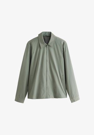 Giacca verde chiaro con colletto, cerniera frontale e due tasche laterali; realizzata in tessuto morbido e leggero; maniche lunghe.