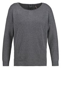 Ciemnoszary sweter z szerokim dekoltem, prążkowanymi akcentami po bokach, długimi rękawami i subtelnym teksturowanym wykończeniem. Posiada zamek błyskawiczny z tyłu.