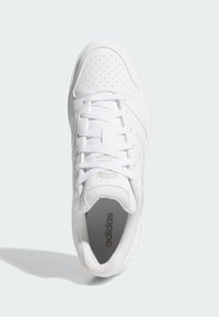 adidas Sportswear CLASSIC  - Basketbalová obuv - cloud white   cloud white   grey two