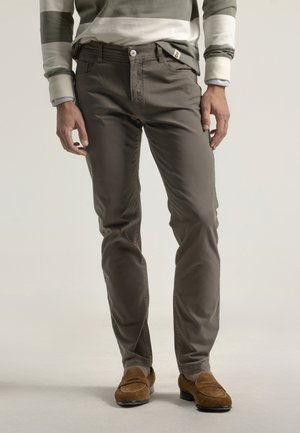 CINCO BOLSILLOS - Pantalones - kaki